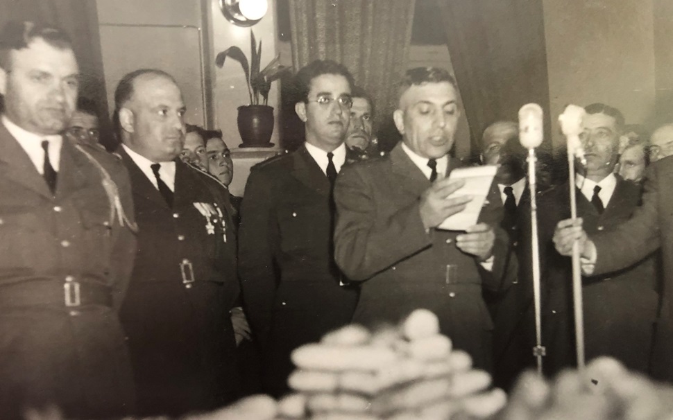 العقيدان أديب الشيشكلي وجمال الفيصل عام 1953 (1)