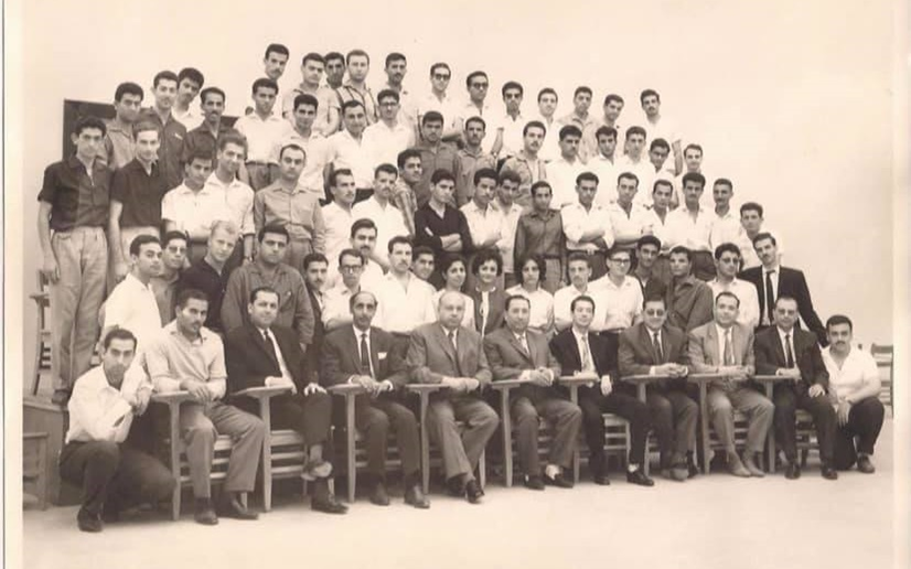 الدفعة الأولى من طلاب كلية الهندسة في جامعة دمشق عام 1964م