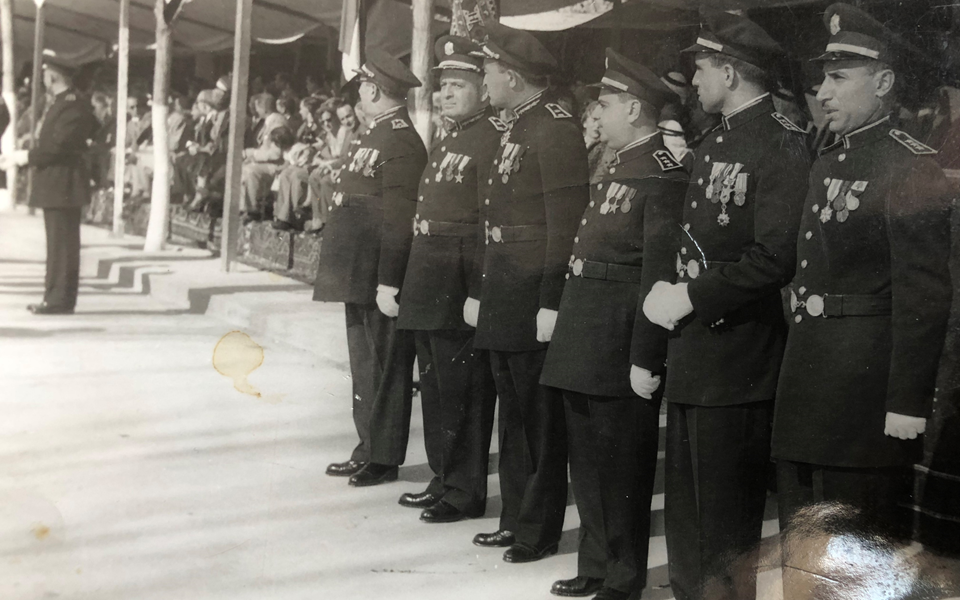 ضباط رئاسة أركان الجيش السوري في احتفالات عيد الجلاء 1955م (2)