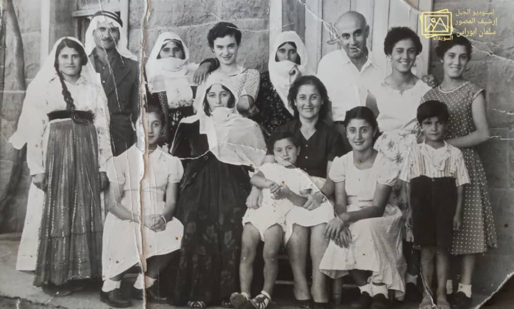 التاريخ السوري المعاصر - عائلة المصور يروانت وعائلة المصور سلمان أبوراس في السويداء عام 1954