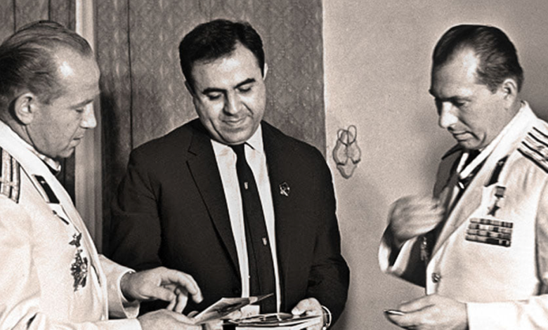 الرئيس نور الدين الأتاسي يستقبل رواد الفضاء السوفييت عام 1966