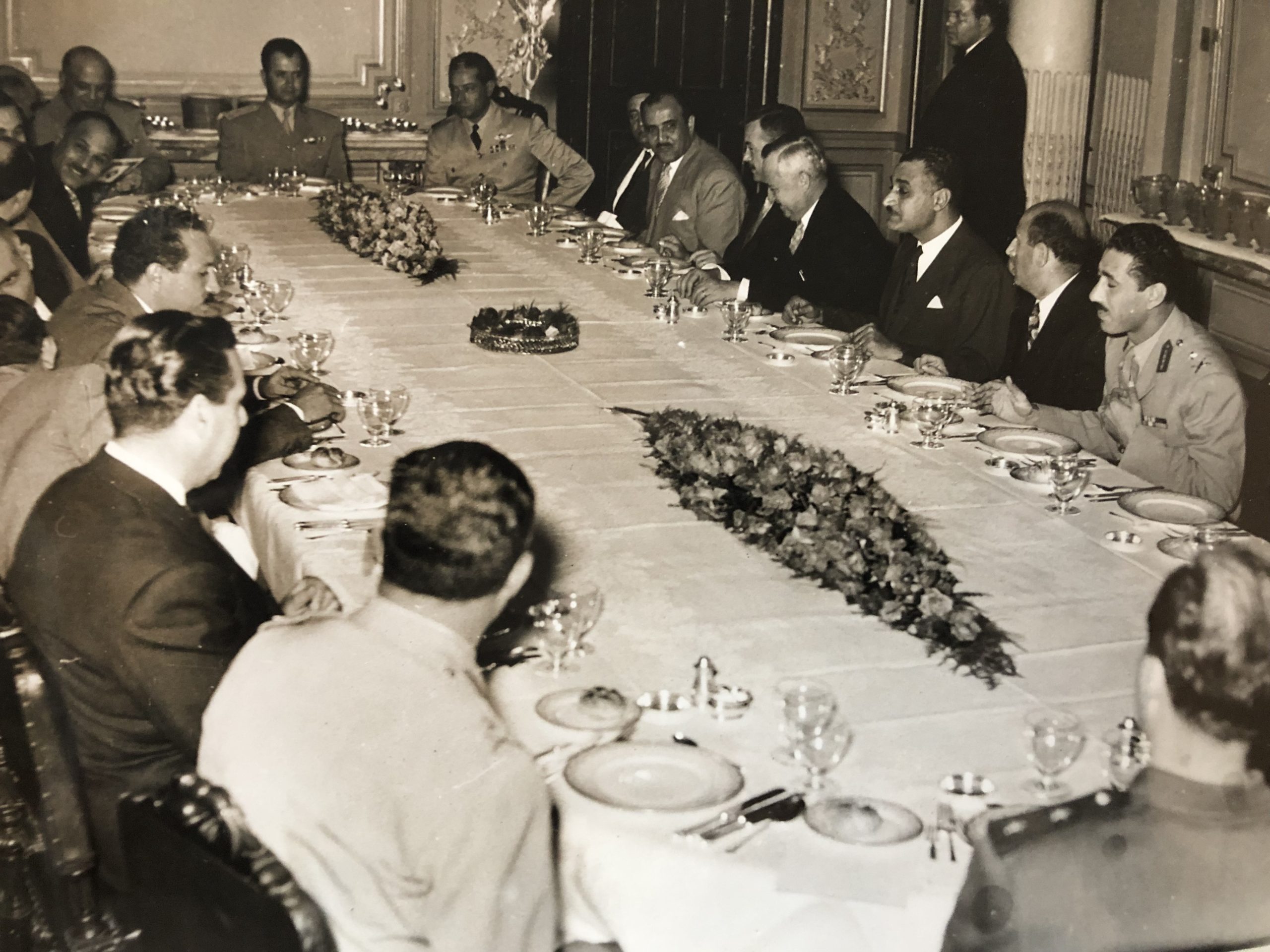 التاريخ السوري المعاصر - سعيد الغزي وجمال عبد الناصر في حفل توقيع اتفاق القيادة المشتركة 1955