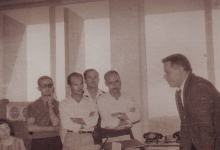 التاريخ السوري المعاصر - أعضاء من نادي الفنون الجميلة في السويداء مع وزير الإعلام العراقي في بغداد 1963م