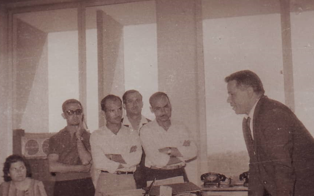 أعضاء من نادي الفنون الجميلة في السويداء مع وزير الإعلام العراقي في بغداد 1963م