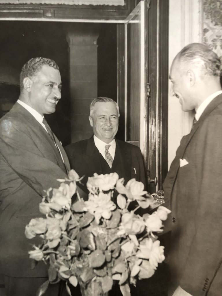 التاريخ السوري المعاصر - سعيد الغزي وجمال عبد الناصر في مراسم توقيع اتفاق القيادة المشتركة عام 1955 (1)