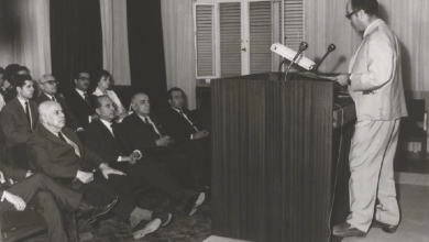جمال الأتاسي يلقي محاضرة في جامعة دمشق عام 1971