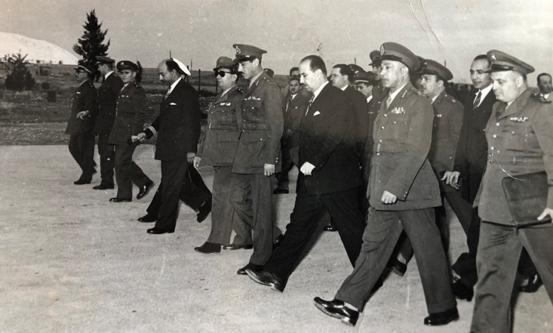 التاريخ السوري المعاصر - الوفدان السوري والمصري في مراسم توقيع اتفاقية القيادة المشتركة عام 1955