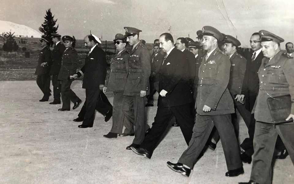 الوفدان السوري والمصري في مراسم توقيع اتفاقية القيادة المشتركة عام 1955