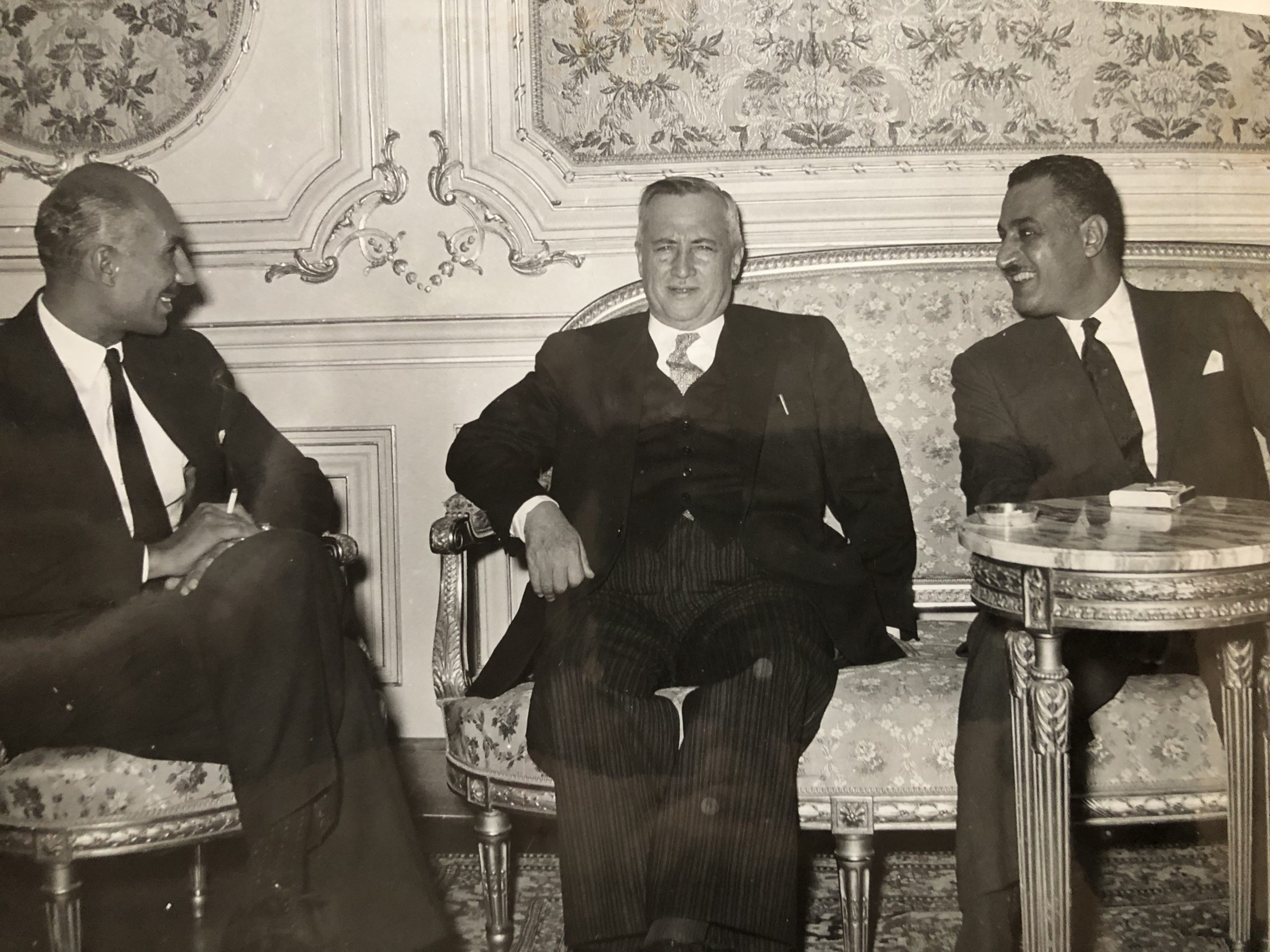 التاريخ السوري المعاصر - سعيد الغزي وجمال عبد الناصر في مراسم توقيع اتفاق القيادة المشتركة عام 1955 (3)