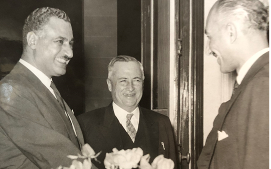 التاريخ السوري المعاصر - سعيد الغزي وجمال عبد الناصر في مراسم توقيع اتفاق القيادة المشتركة عام 1955 (1)