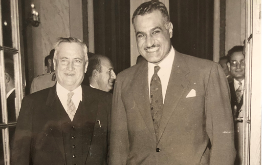التاريخ السوري المعاصر - سعيد الغزي وجمال عبد الناصر في مراسم توقيع اتفاق القيادة المشتركة عام 1955 (2)