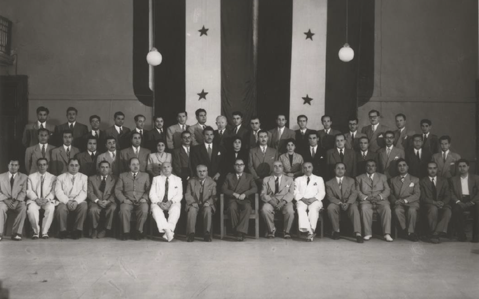 أساتذة كلية الطب مع خريجي السنة الدراسية 1953 – 1954