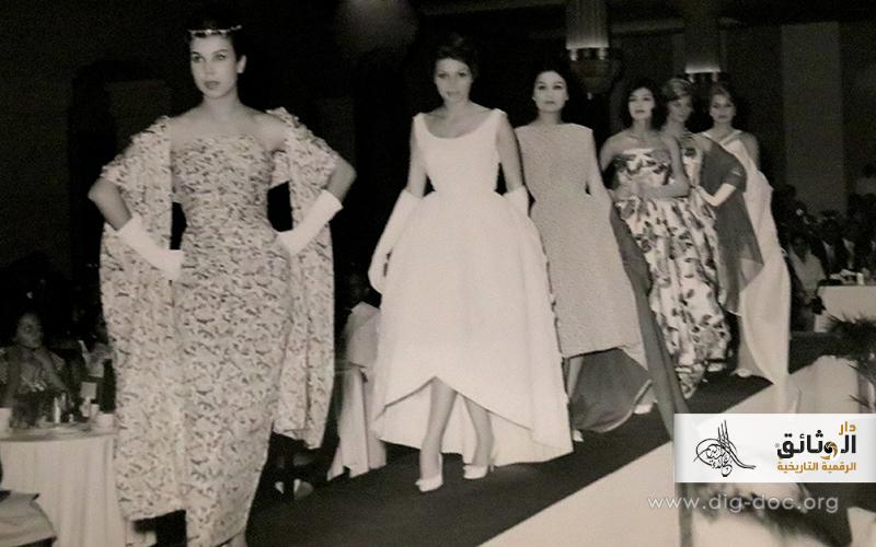 التاريخ السوري المعاصر - فتيات في استعراض أزياء في حلب عام 1958م