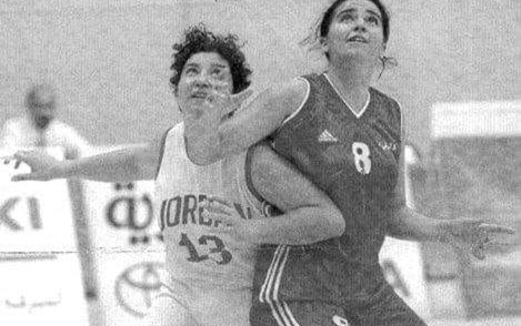 اليزابيت موراديان لاعبة منتخب سورية بكرة السلة للآنسات عام 1999