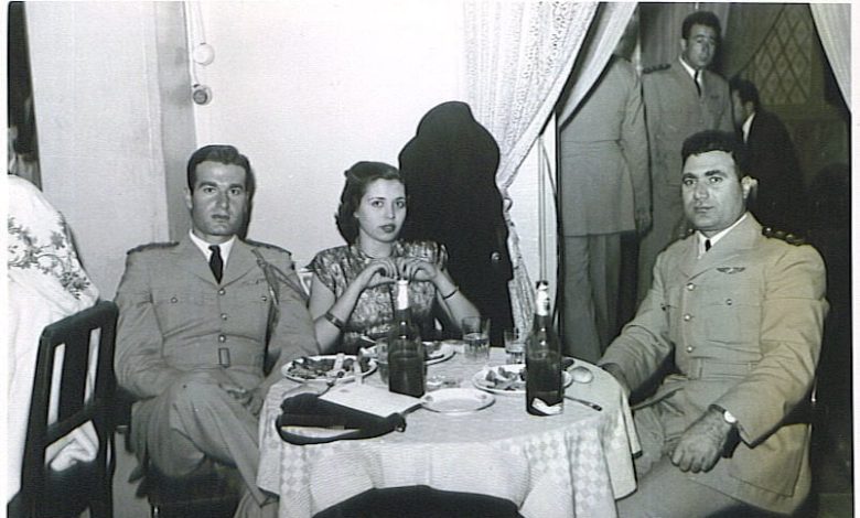 النقيب لويس دكر وعقيلته والنقيب عبد الكريم قطمة في نادي الضباط في دمشق 1952