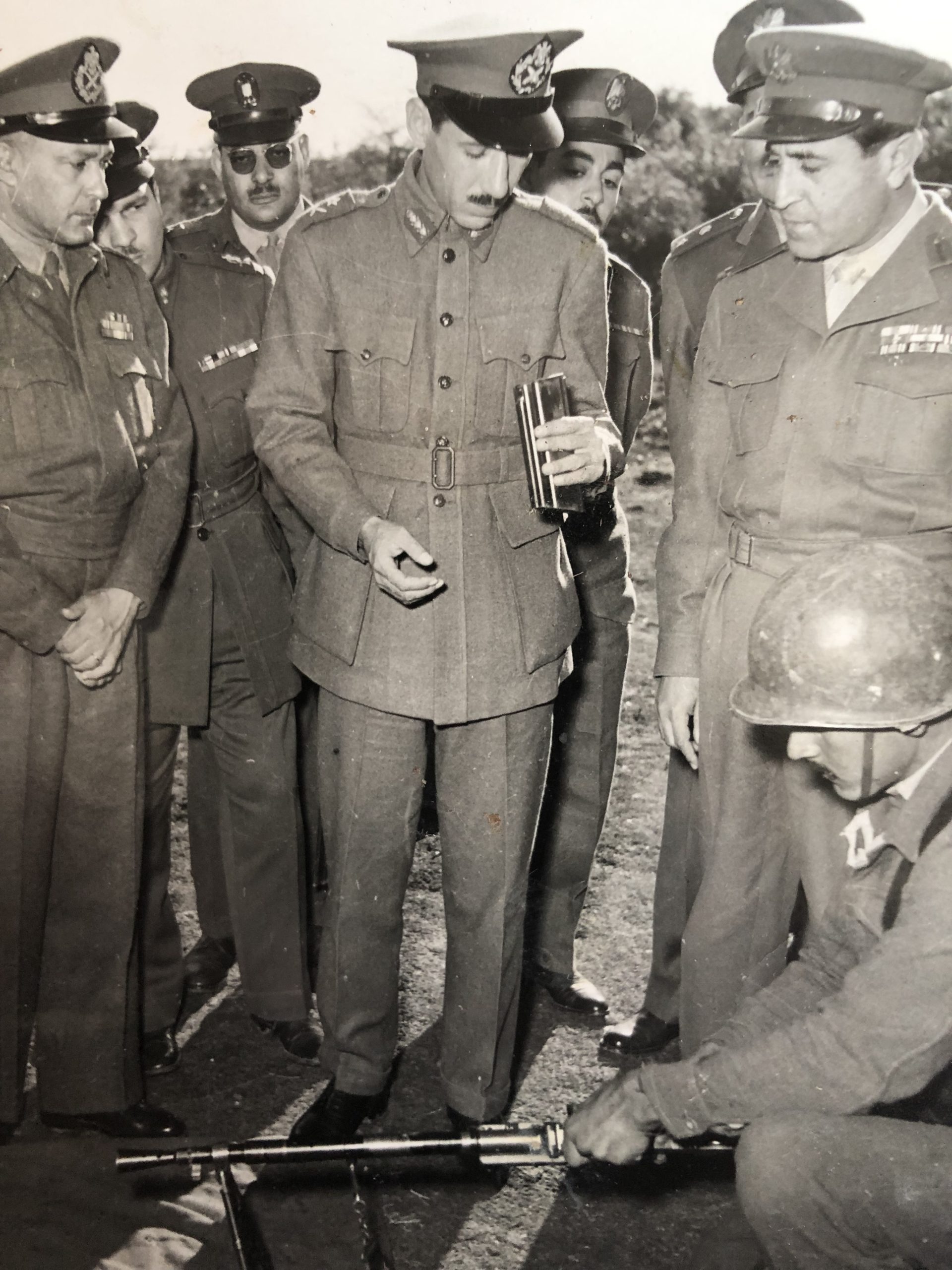 التاريخ السوري المعاصر - شوكت شقير وعبد الحكيم عامر في زيارة لمواقع الجبهة 1956