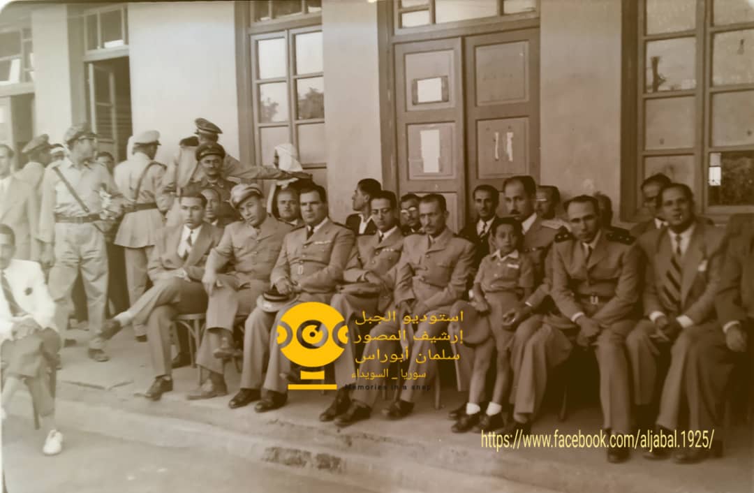 التاريخ السوري المعاصر - مجموعة من ضباط الجيش في مهرجان مديرية المعارف في السويداء عام 1955