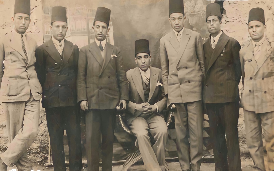 مجموعة من شباب دير الزور في دمشق في عشرينيات القرن العشرين