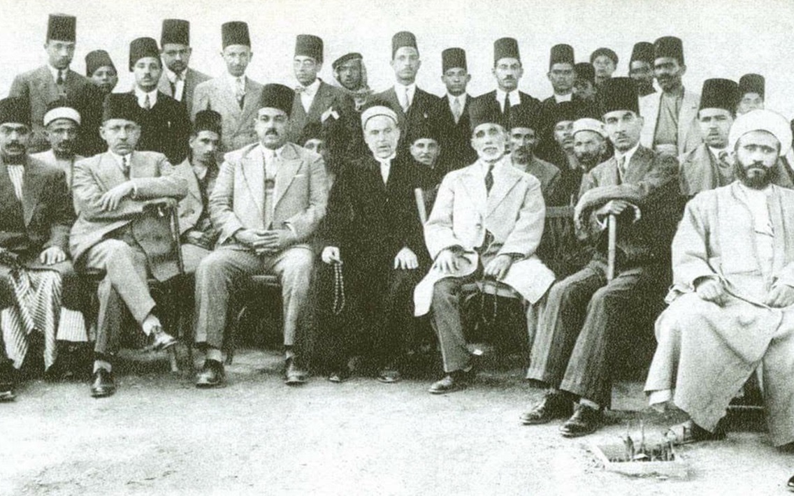 أعضاء من نادي الفرات في دير الزور عام 1932