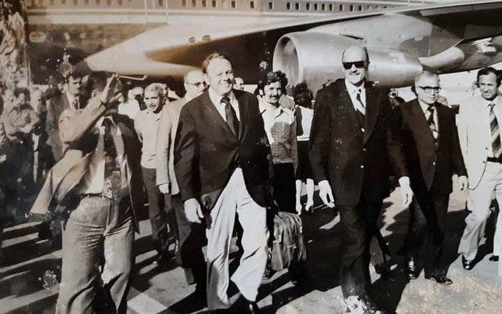 أحمد عنتر مدير شركة الطيران السورية مع نعمان الزين وزير النقل 1974م