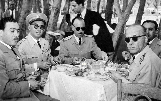 الزعيم رفعت خانكان والعقيد توفيق نظام الدين وعدد من الضباط 1951