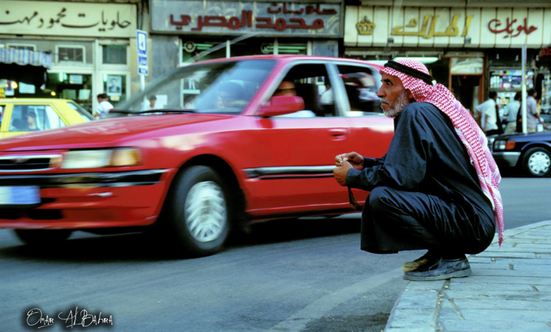 الانتظار في ساحة المرجة في دمشق عام 2000