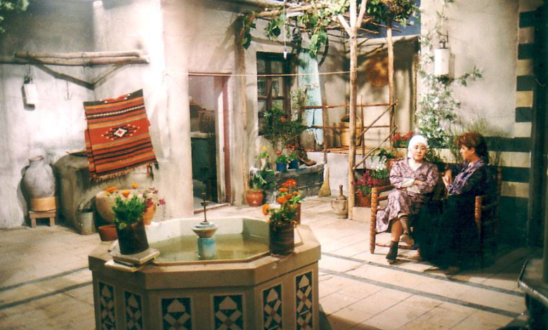 هالة شوكت وهدى شعراوي في مسلسل أيام شامية عام 1992