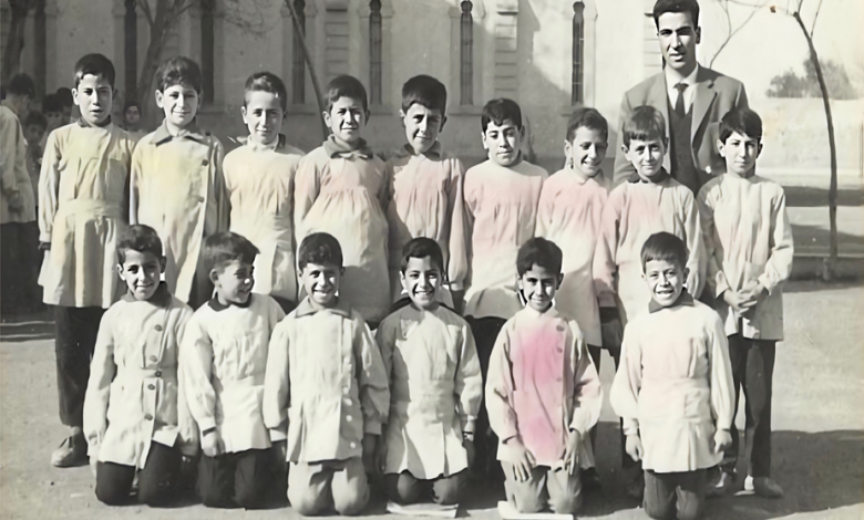 طلاب مدرسة القديس يوسف الكبوشية في دير الزور عام 1965