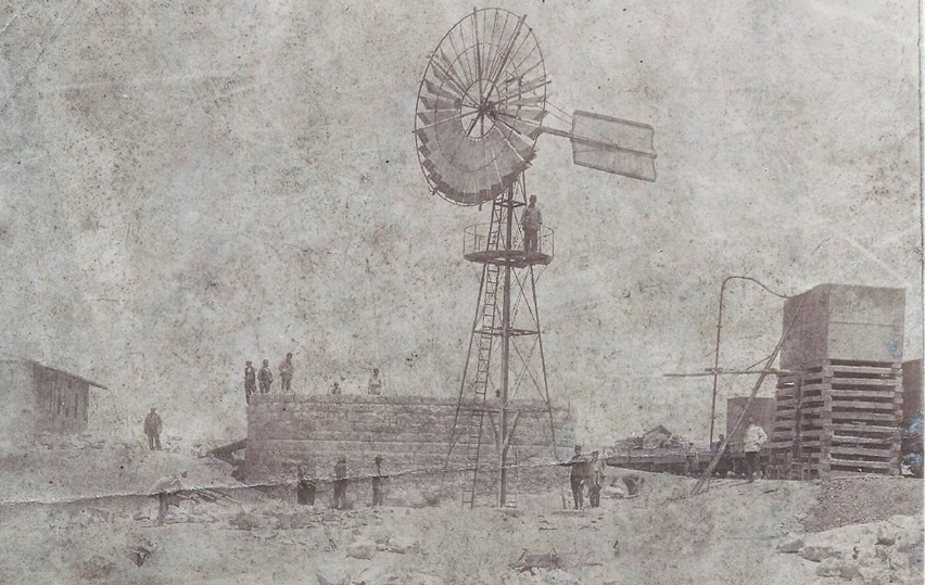 من الأرشيف العثماني - طاحونة هوائية ومضخات للمياه على خط الحجاز الحميدي