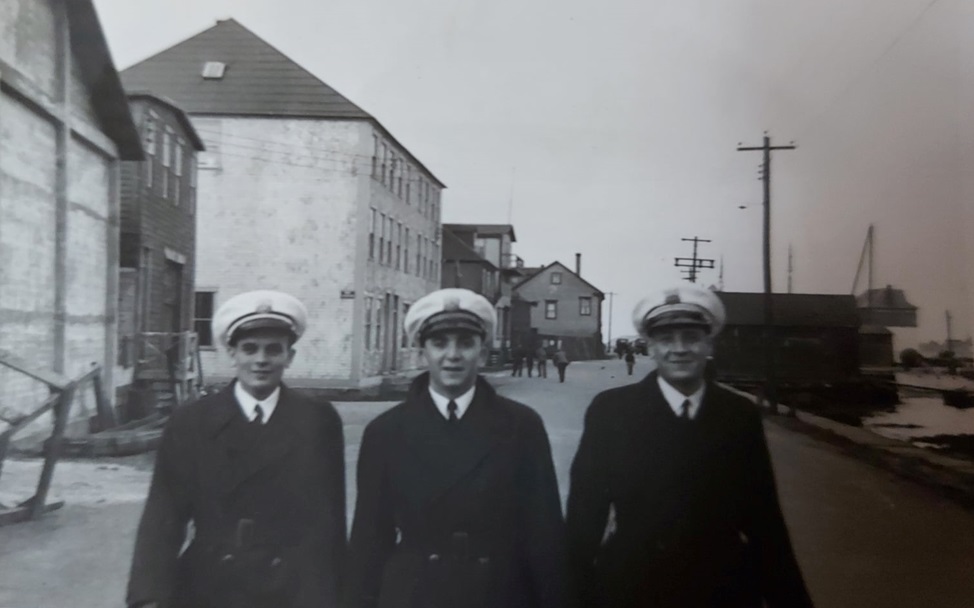 جمال صوفي، أنطون صباغ ومصطفى شومان خلال البعثة على متن سفينة جان دارك عام 1951