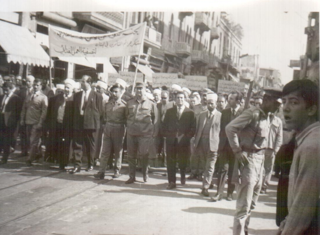 محافظ حلب شتيوي سيفو في مسيرة استنكار ضرب العمل الفدائي في لبنان 1969 (15)