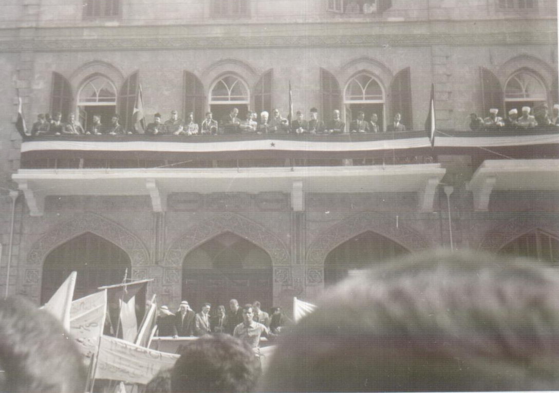 التاريخ السوري المعاصر - مسيرة استنكار ضرب العمل الفدائي أمام منصة فندق بارون في حلب 1969 (17)