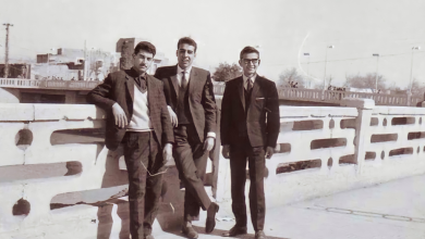 التاريخ السوري المعاصر - شبان في شارع النهر في دير الزور عام 1966