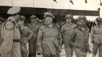 جمال الفيصل في نهاية حفل تخرج ضباط الاحتياط الدورة 23 عام 1958