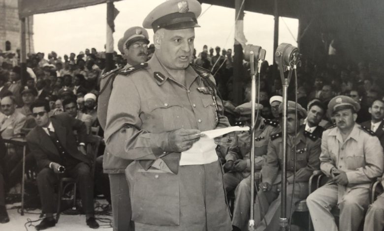 جمال الفيصل يلقي كلمة في حفل تخريج ضباط الاحتياط تموز 1958