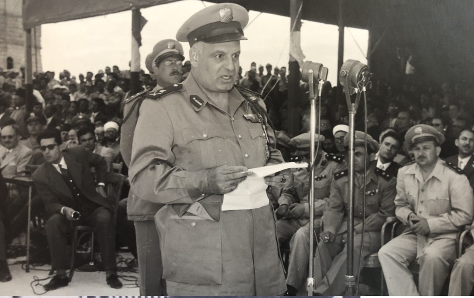 جمال الفيصل يلقي كلمة في حفل  تخريج  ضباط الاحتياط تموز 1958