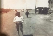 عبد العظيم العجيلي في شارع القوتلي - الرقة عام 1954