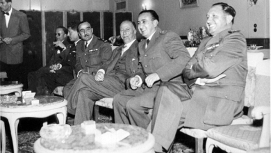 فيضي الأتاسي والى يساره توفيق نظام الدين وعدنان المالكي في نادي الشرق 1951 