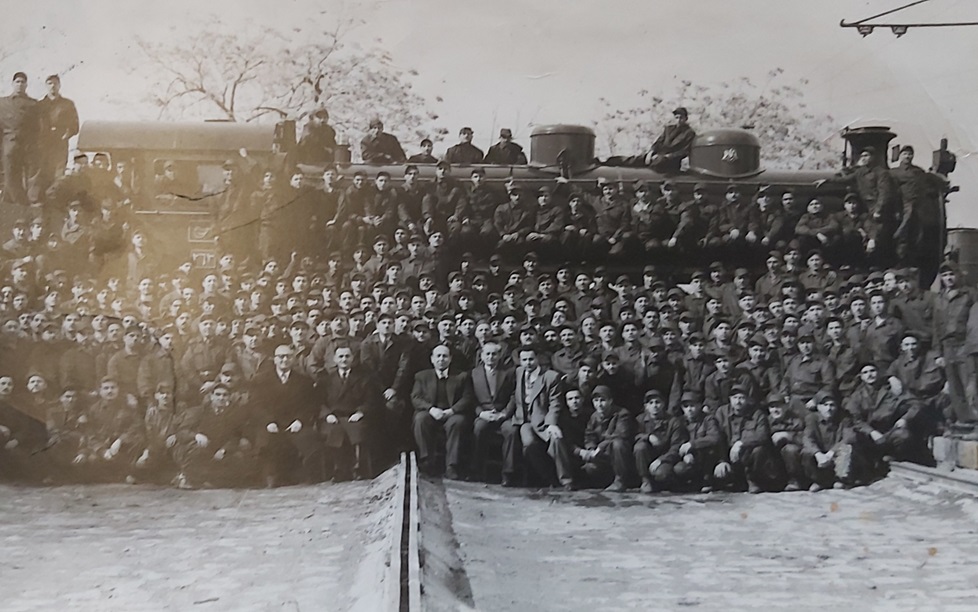 عمال معمل القدم التابع للخط الحديدي الحجازي في أربعينيات القرن العشرين