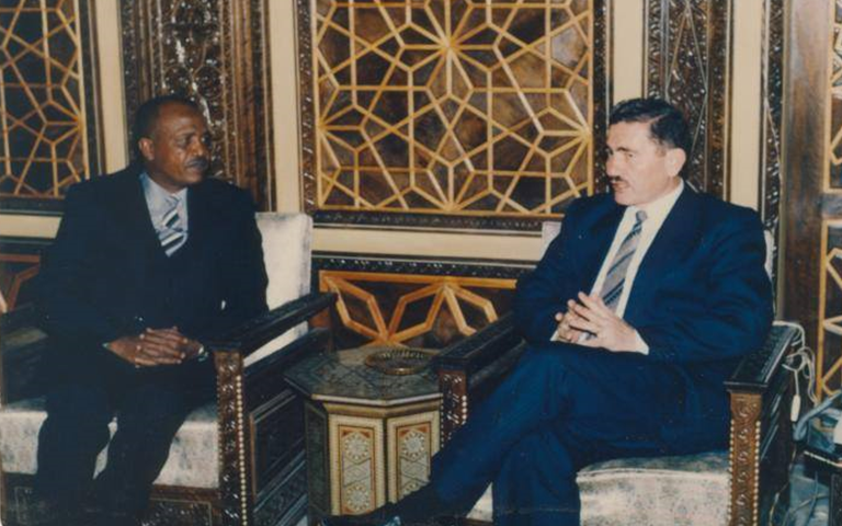 عبد الله الاحمر يستقبل القائد الأريتيري صالح أحمد اياي في دمشق