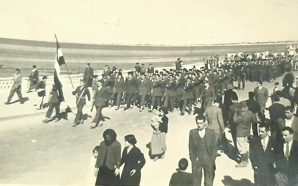 مسيرة على الكورنيش في اللاذقية بداية ستينيات القرن العشرين