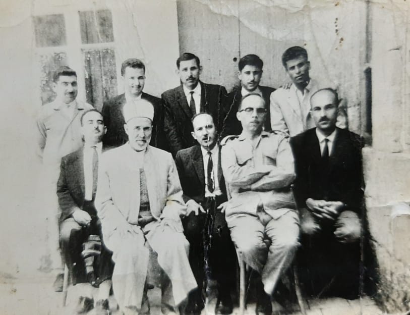 التاريخ السوري المعاصر - معلمو مدرسة عمر بن الخطاب الإبتدائية في حلب عام 1969م