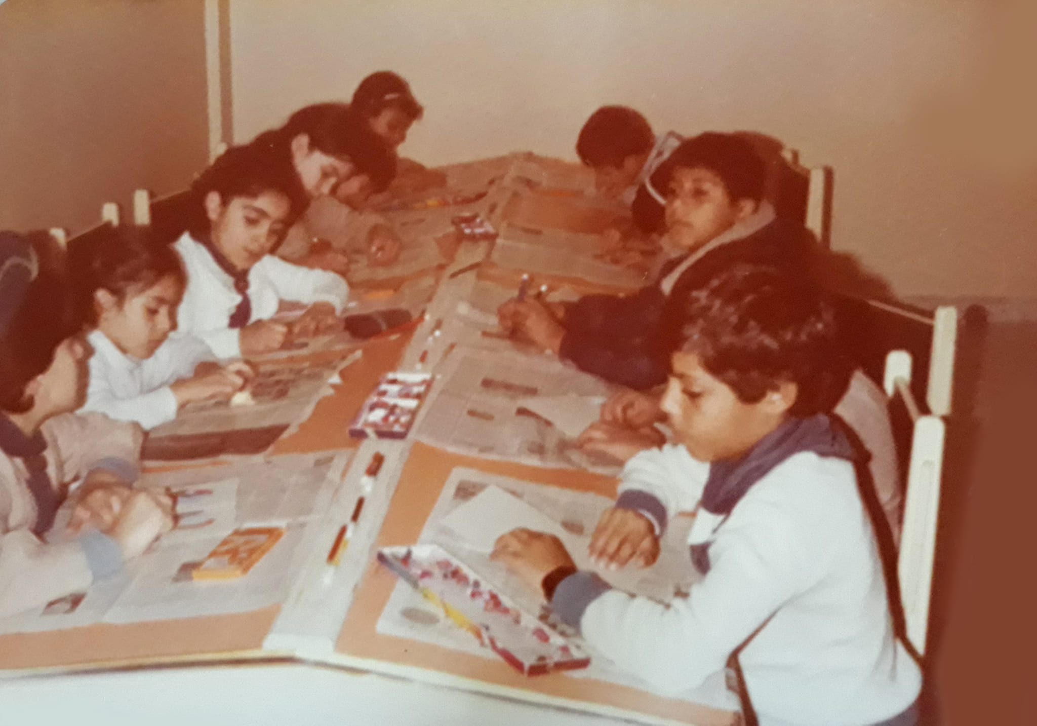 التاريخ السوري المعاصر - طلاب الرسم في مدرسة هيثم الشمعة التخصصية في دمشق عام 1985