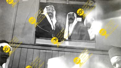 سلطان الأطرش وعقلة القطامي على متن القطار أثناء عودتهم من المنفى عام 1937م