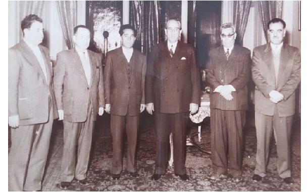 الأعضاء المؤسسين لكشاف سورية مع الرئيس شكري القوتلي