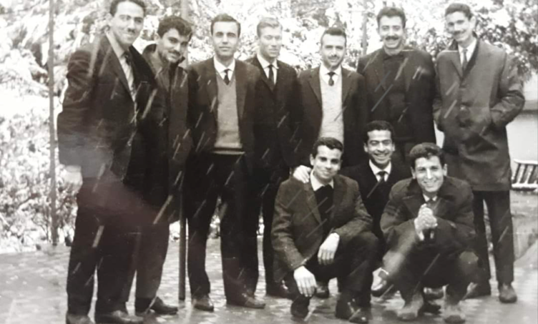 الطاقم التعليمي في مدرسة التطبيقات المسلكية للبنين في دمشق عام 1968م