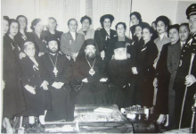 المطران ملاتيوس صويتي مع أعضاء جمعيتي القديس اليان الحمصي عام 1954م