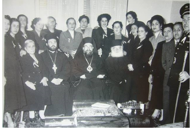 المطران ملاتيوس صويتي مع أعضاء القديس اليان الحمصي عام 1954م