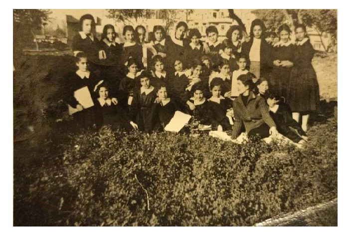 طالبات مدرسة الأمة العربية في دمشق عام 1960