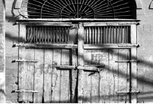 أحد أبواب المنازل في محلة طالع الفضة بدمشق القديمة عام 1992